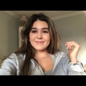 Meet your Posher, Alex makeila